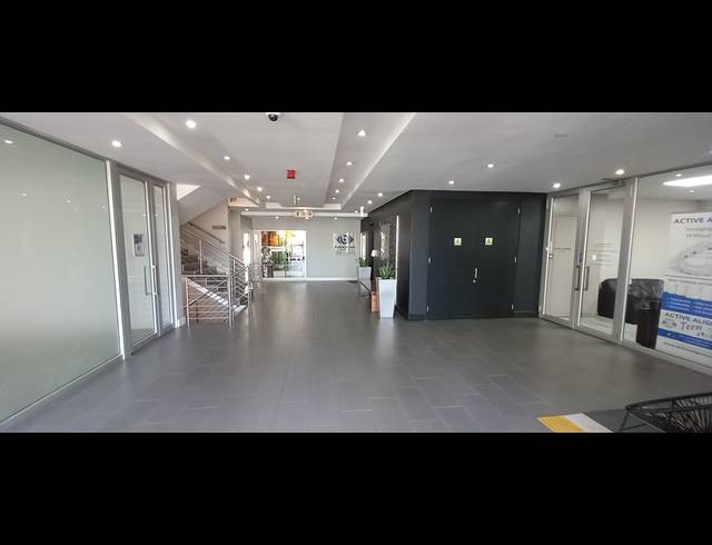 1,013M² OFFICE TO LET IN BRYANSTON